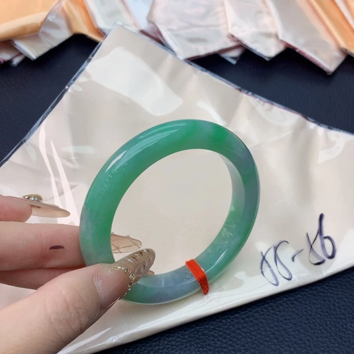 翡翠未镶嵌手镯翡翠手镯