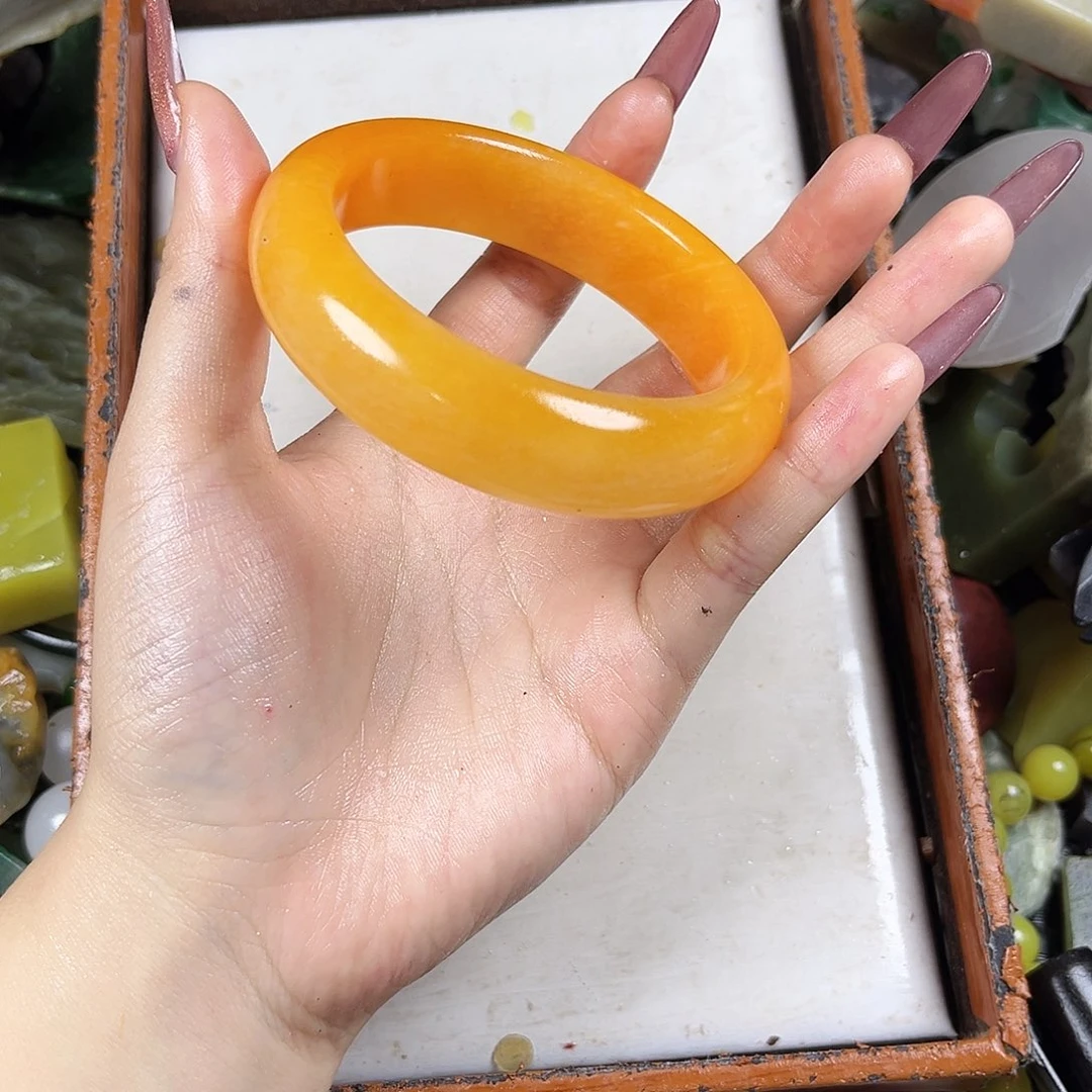 颈饰未镶嵌和田玉（糖玉）
