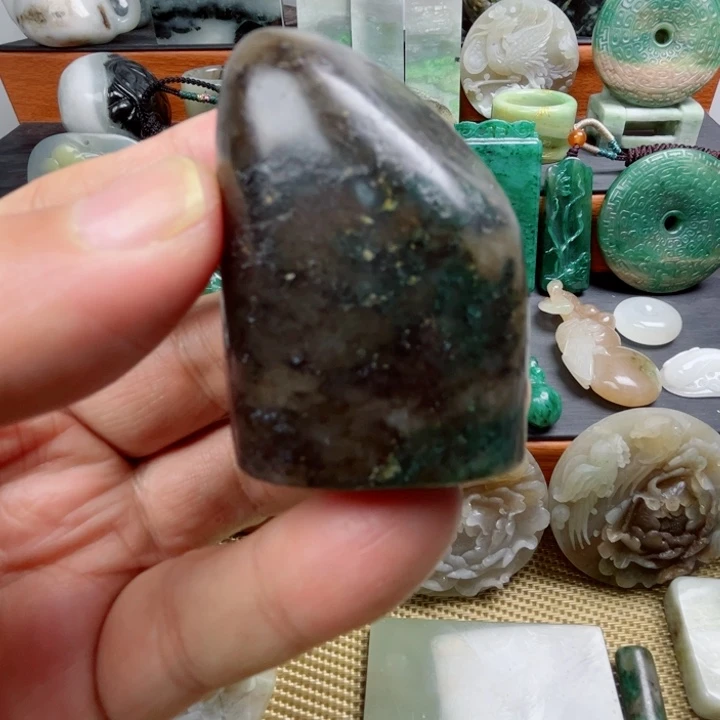 独山玉未镶嵌珠宝半成品
