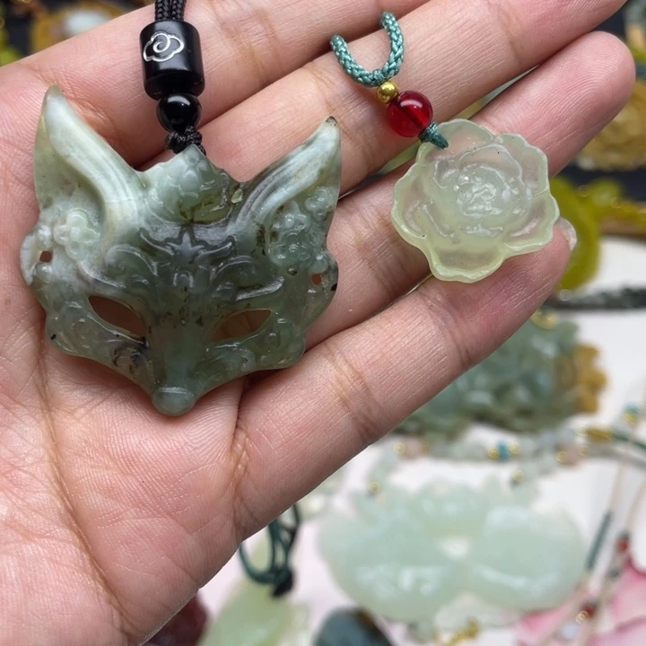 蛇纹石玉未镶嵌颈饰