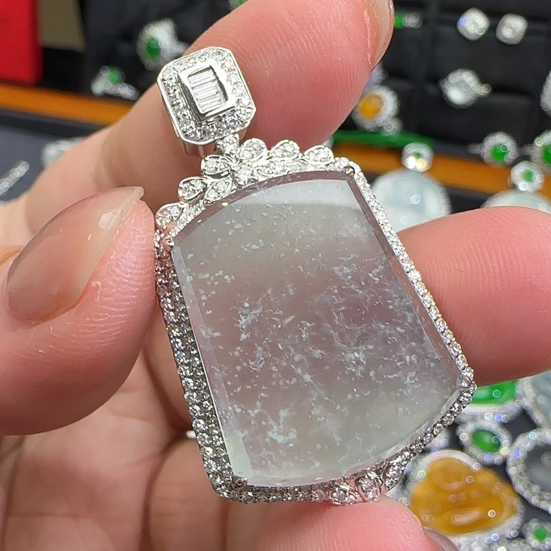 颈饰18K金镶嵌翡翠天然翡翠