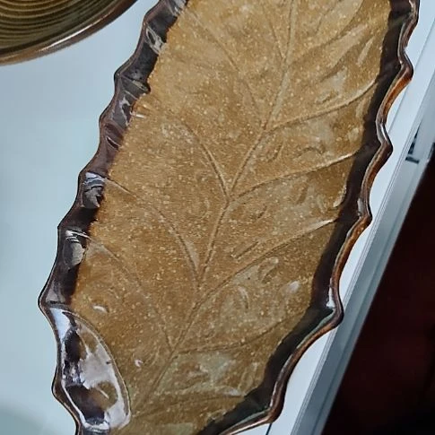 瓷片瓷片，各种摆件，盘，碗，沙锅，均有瑕疵。