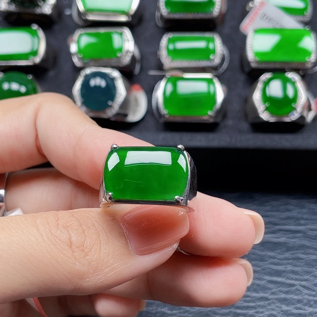 骆****翡翠银S925镶嵌戒指天然A货翡翠没运费险0153