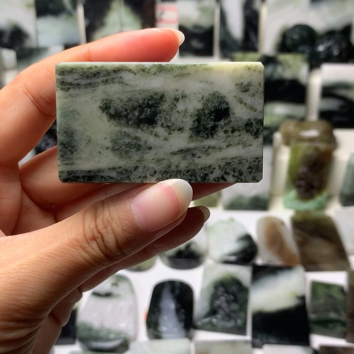 独山玉未镶嵌颈饰