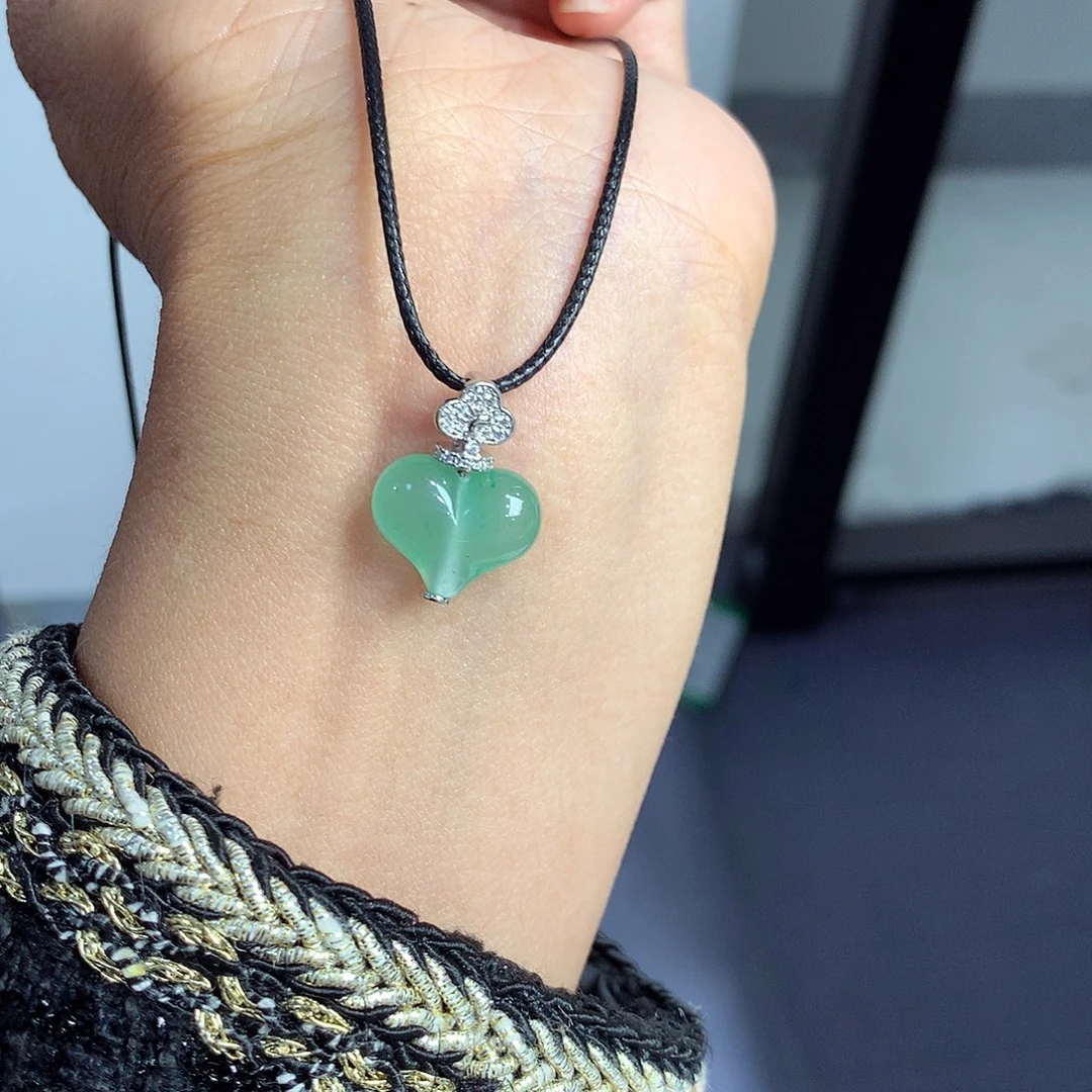 颈饰银S925镶嵌石英质玉（非洲翠）