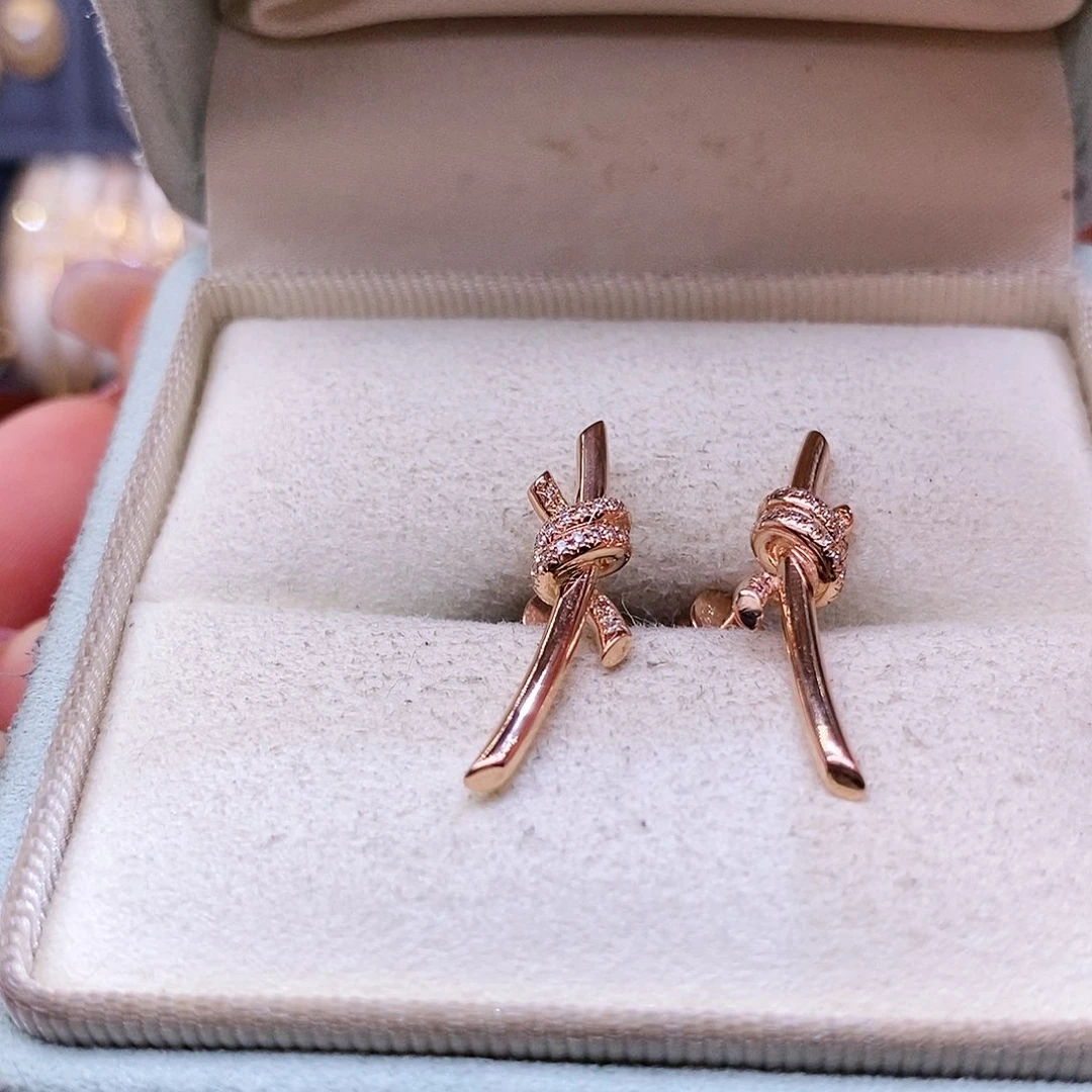 钻石耳饰18K金镶嵌k玫扭绳耳钉