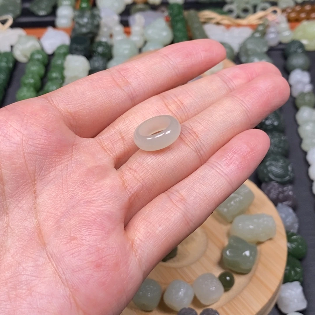 洪***哥和田玉未镶嵌颈饰