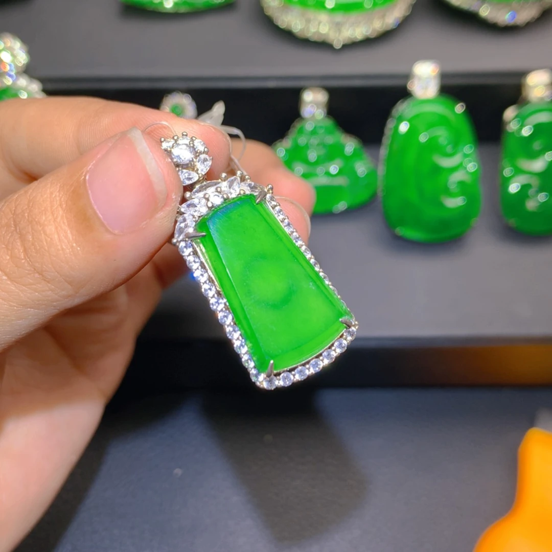 【闪购商品】吊坠(不含链)银S925镶嵌翡翠