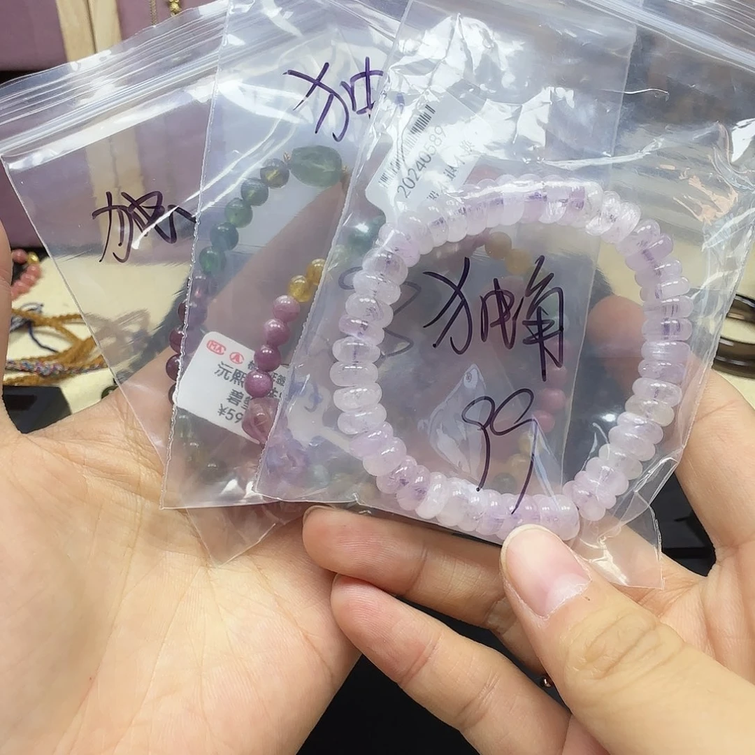 水晶手链未镶嵌独****?手串