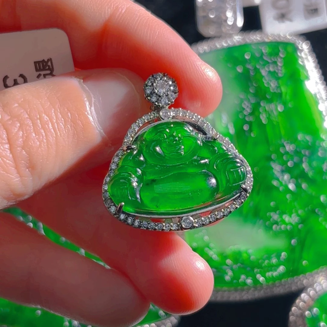 翡翠颈饰未镶嵌佛公