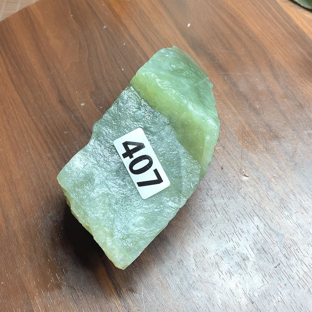 龑***笙未镶嵌蛇纹石玉原石