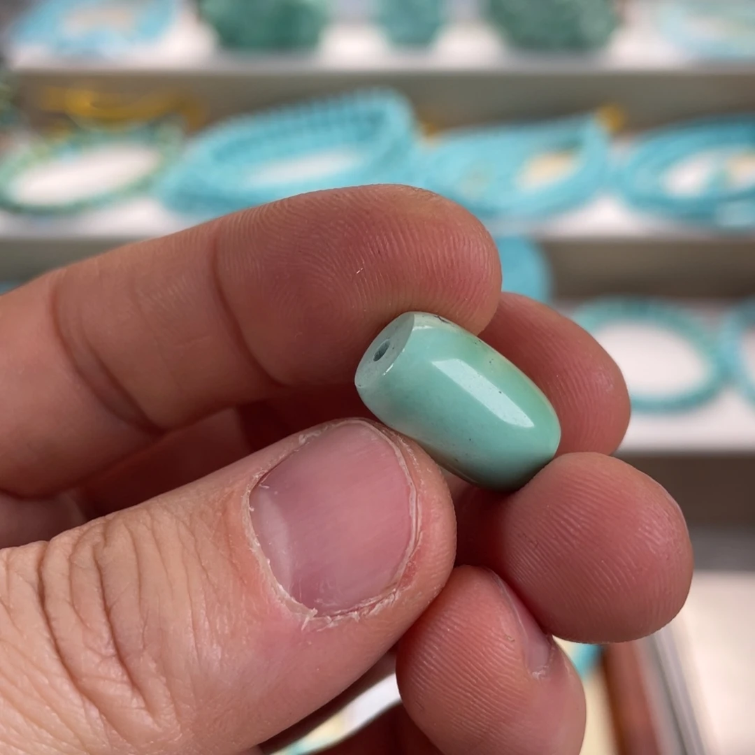 绿松石未镶嵌颈饰