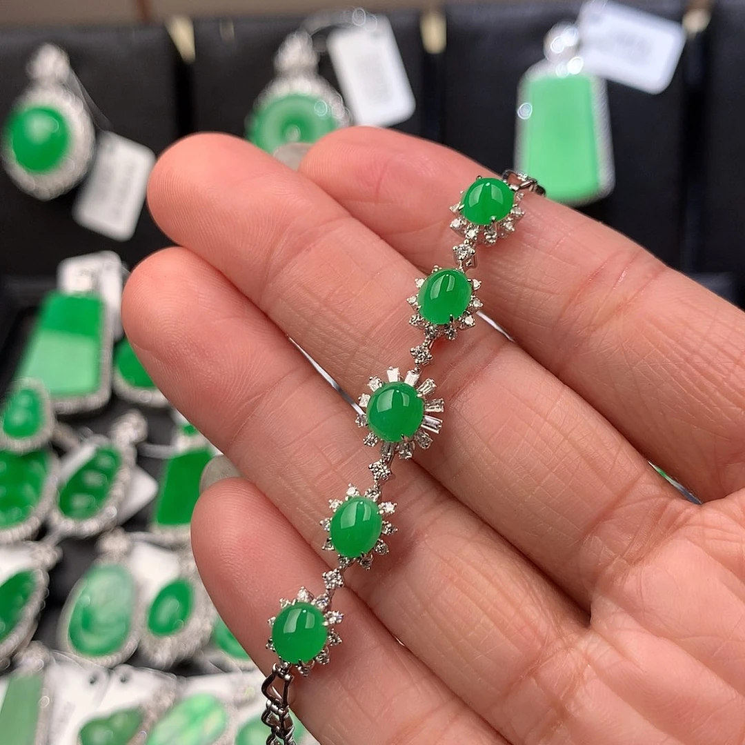 颈饰18K金镶嵌翡翠手链