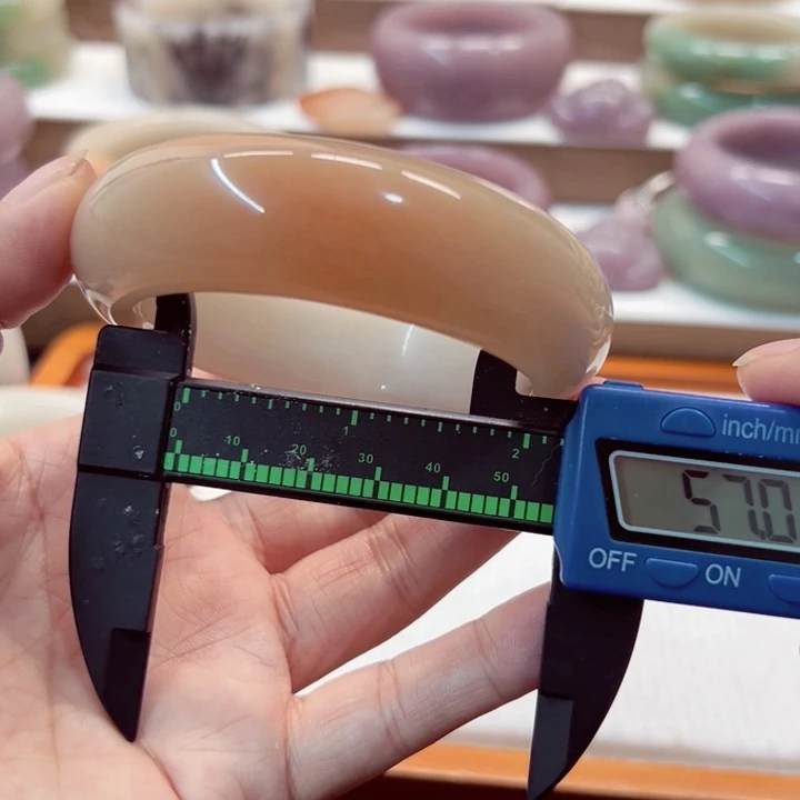 石英岩玉未镶嵌手镯