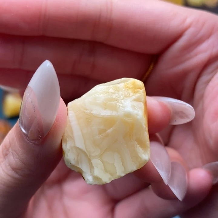 定制琥珀未镶嵌蜜蜡