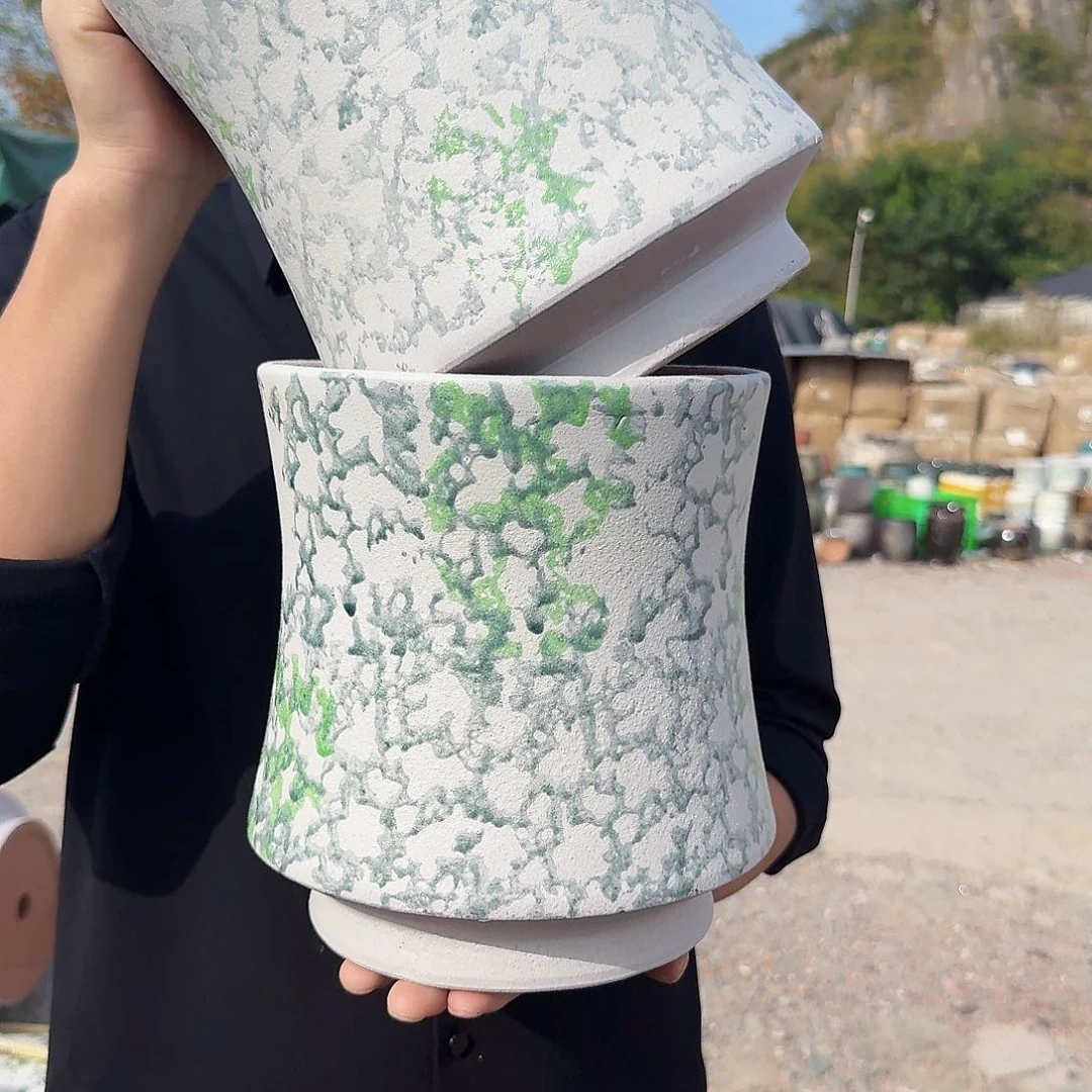紫砂花盆口19高22（两个姹寂白色裙子