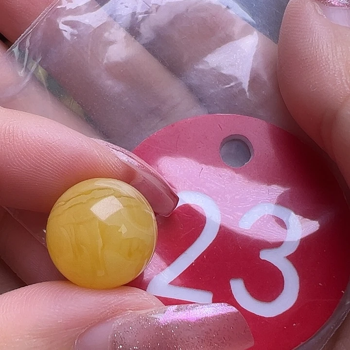 未镶嵌蜜蜡裸石13.6mm鸡油黄 圆珠