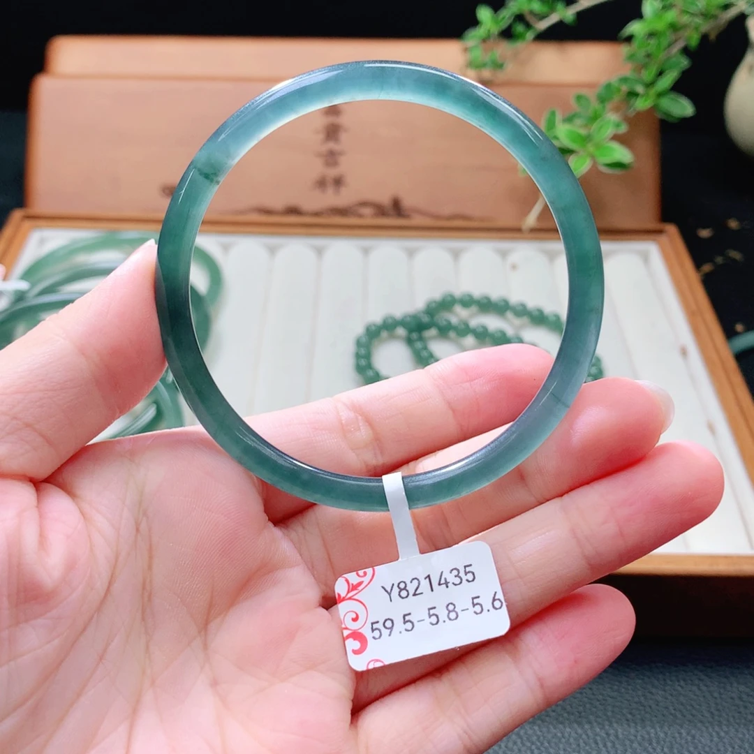 未镶嵌手镯（圆镯）翡翠