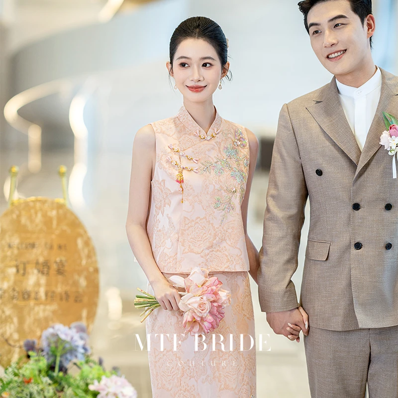 满庭芳新中式订婚礼服气质新娘敬酒服高端马甲改良国风旗袍套装