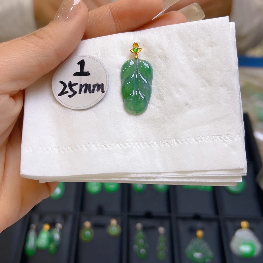 翡翠颈饰18K金镶嵌翡翠