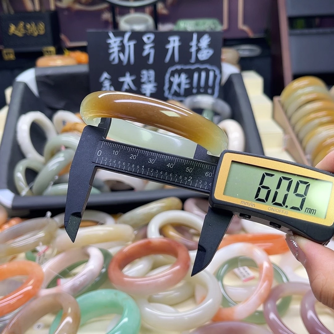 石英质玉未镶嵌手镯3