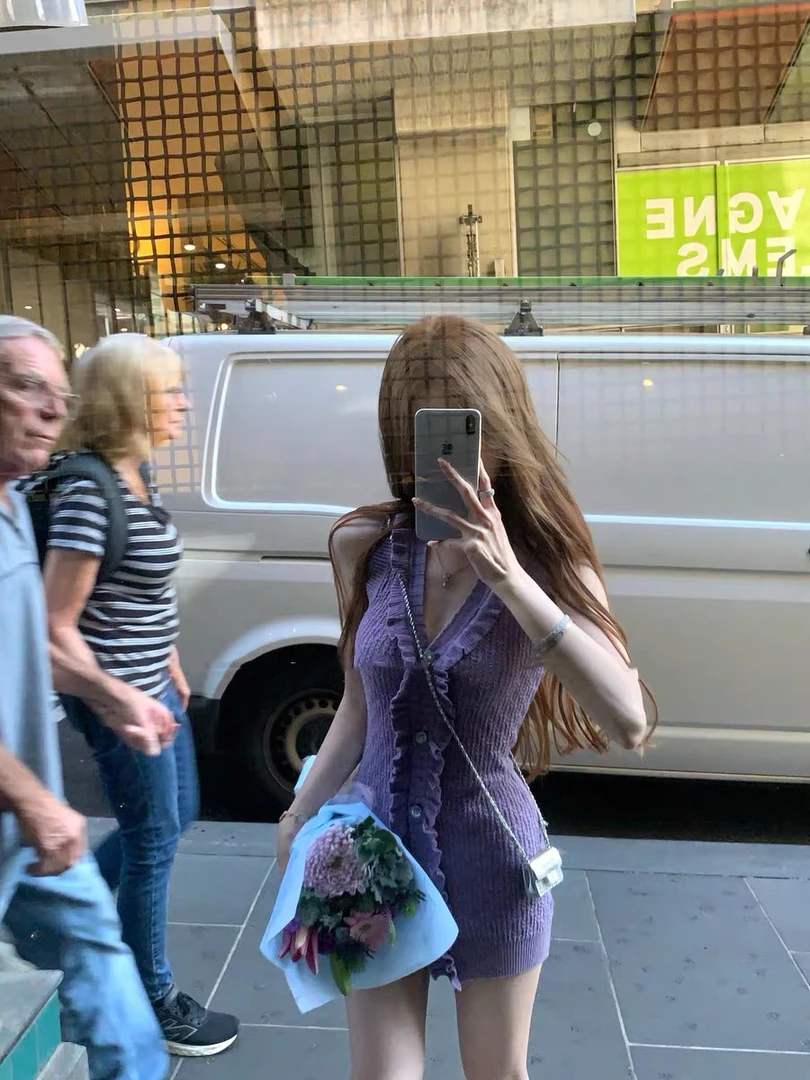 一眼顶美紫 纯欲薄款修身V领连衣裙女时尚气质显瘦女神针织短裙