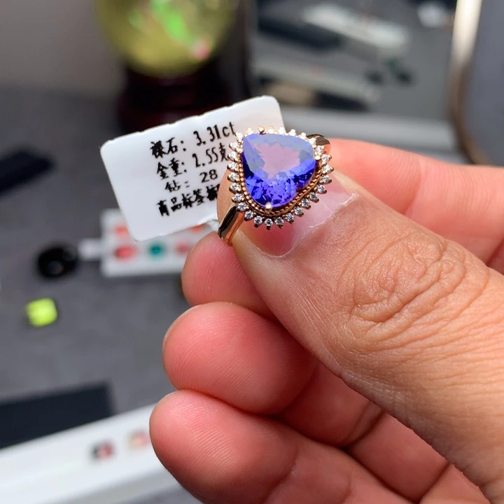 胜***y18K金镶嵌戒指坦桑石坦桑石