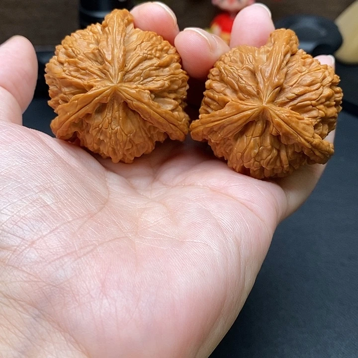 用***2文玩核桃把件白奔