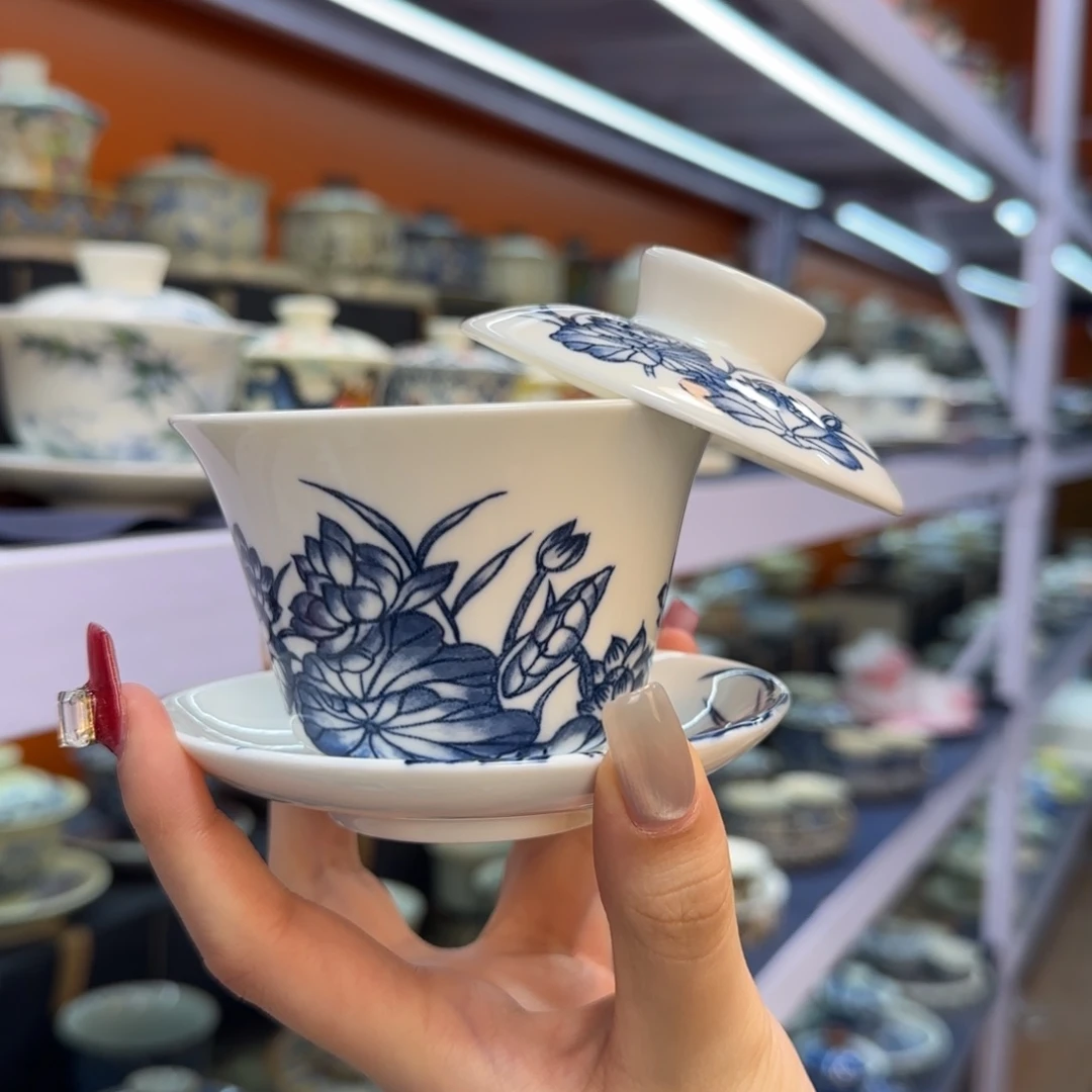 我在外面吃饭呢你在哪