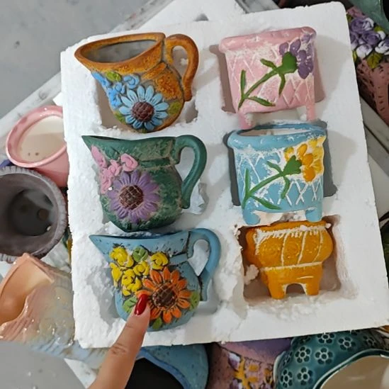 当场拍满15元发货不凑不发，花盆盆口不方不圆有针孔黑点是正常的，