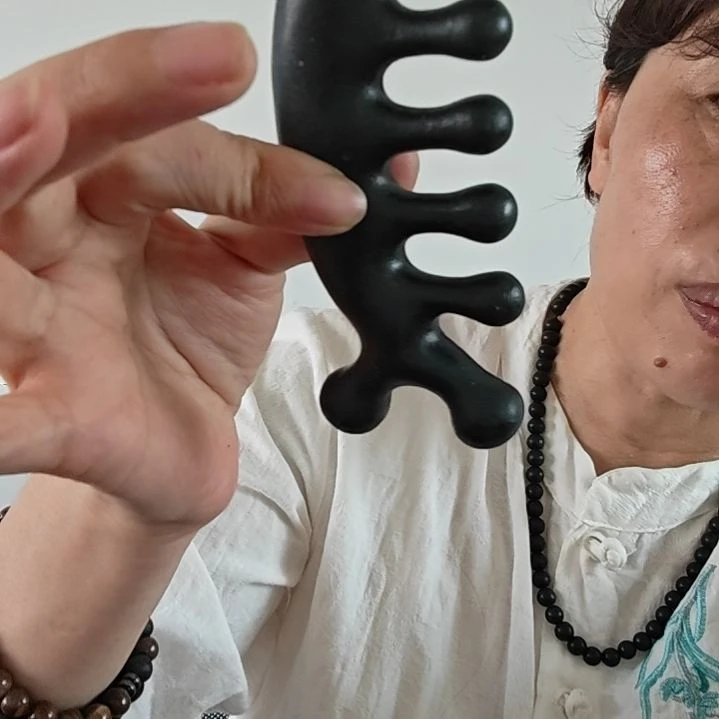 泗水砭石文化馆老虎石海豚梳手把件