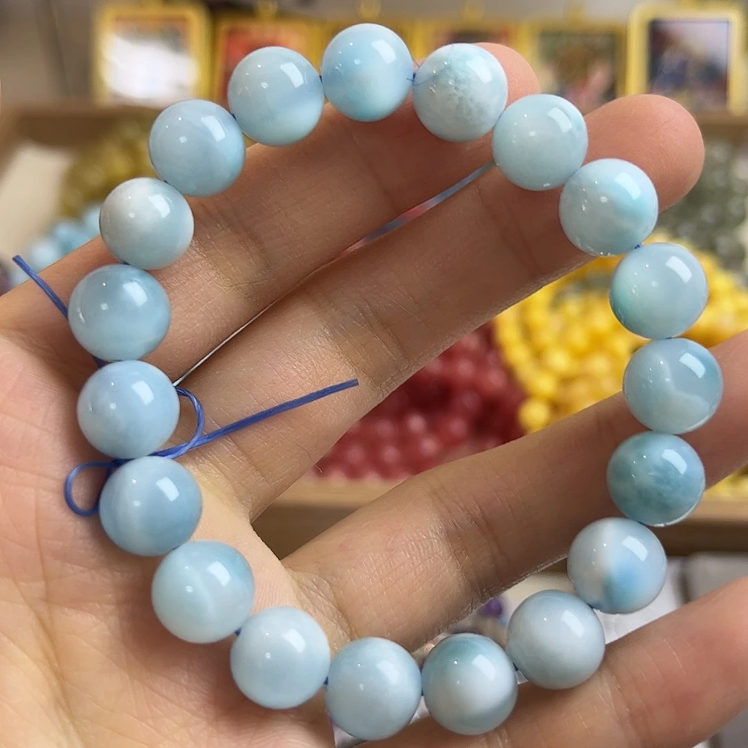 针钠钙石（海纹石）未镶嵌手链矿坑