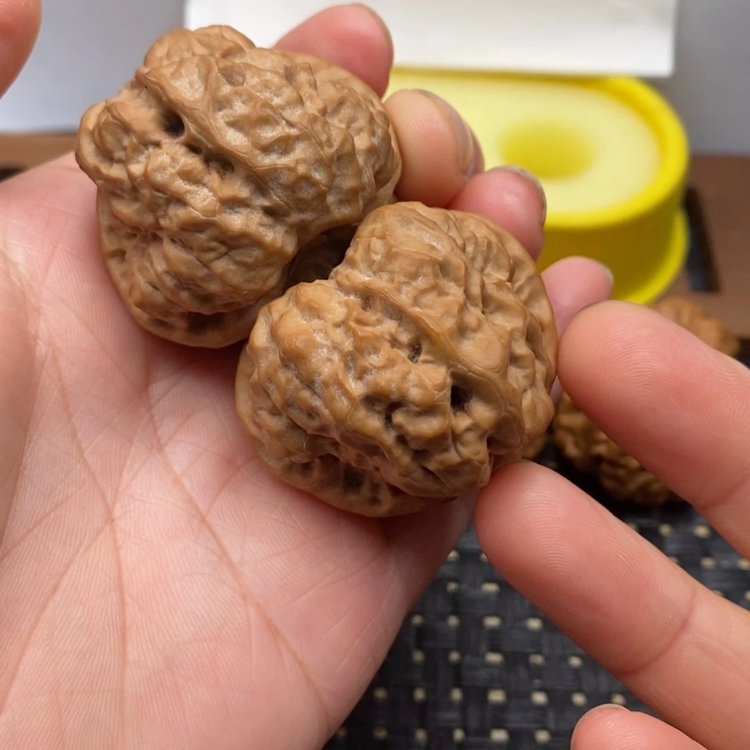 赊***丶文玩核桃吊坠边41左右