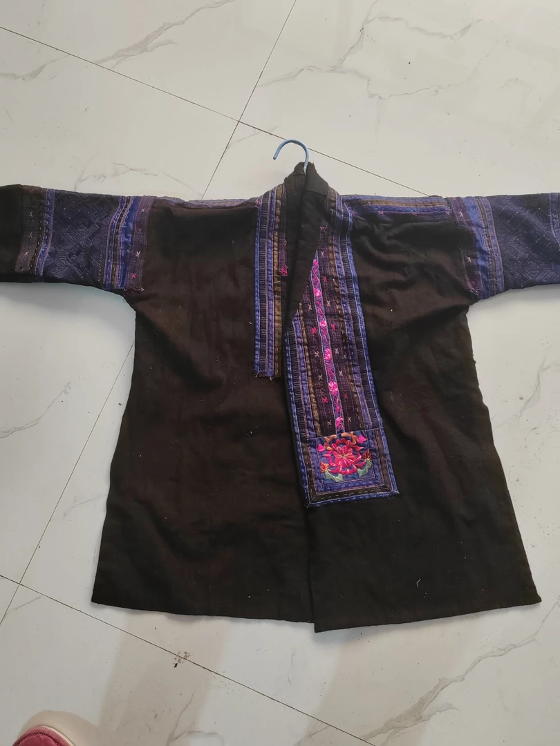 黑苗老土布刺绣衣服