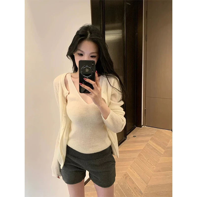 时尚穿搭女春季V领显瘦辣妹针织吊带长袖气质小众开衫上衣直筒裤