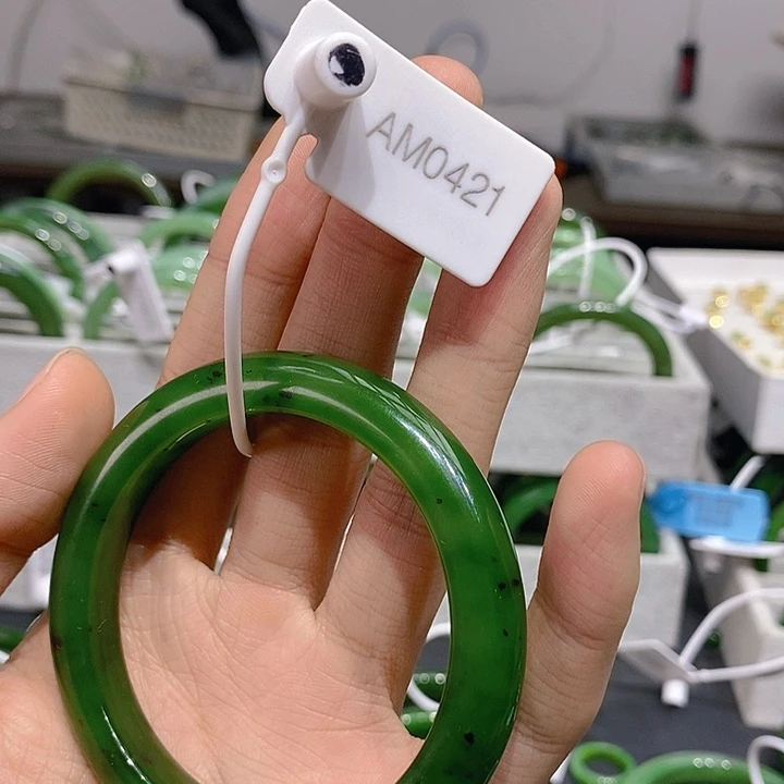 和田玉（碧玉）未镶嵌手镯