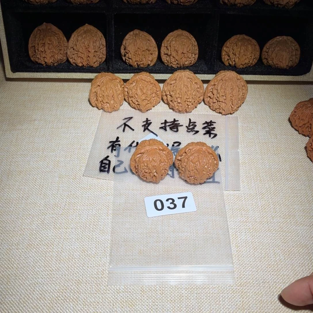 文玩核桃吊坠白狮子037