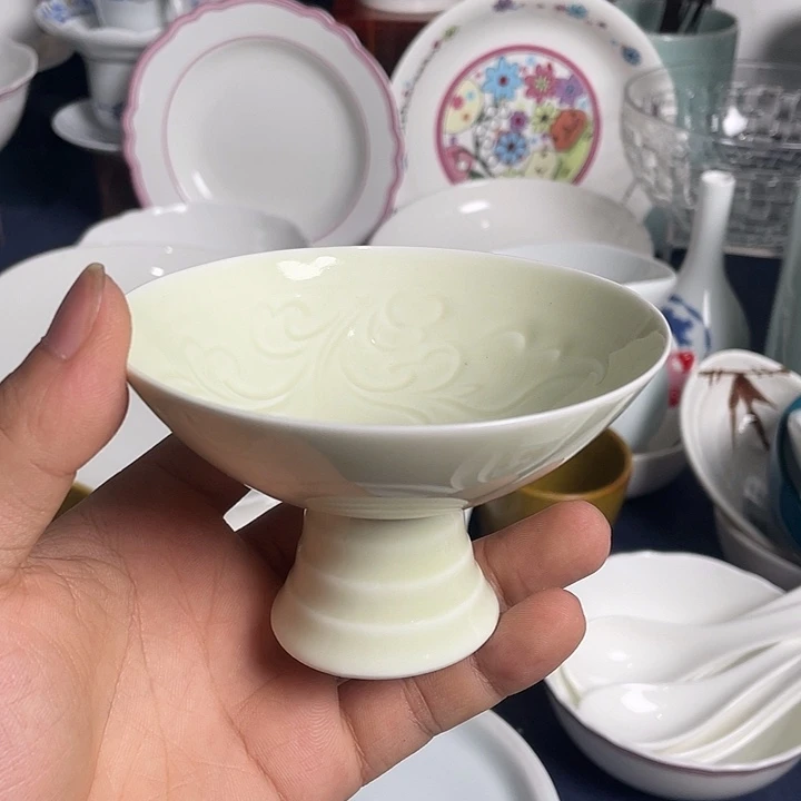 高脚黄色陶瓷碟陶瓷的