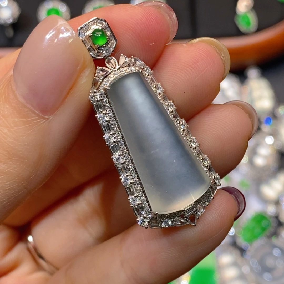 翡翠18K金镶嵌颈饰