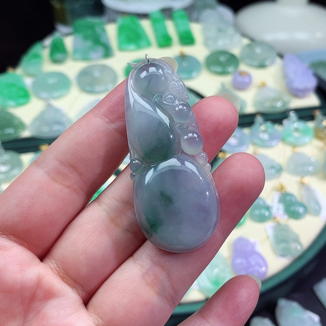 翡翠未镶嵌颈饰葫芦