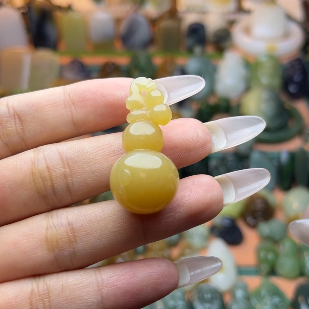 颈饰未镶嵌和田玉白**猪