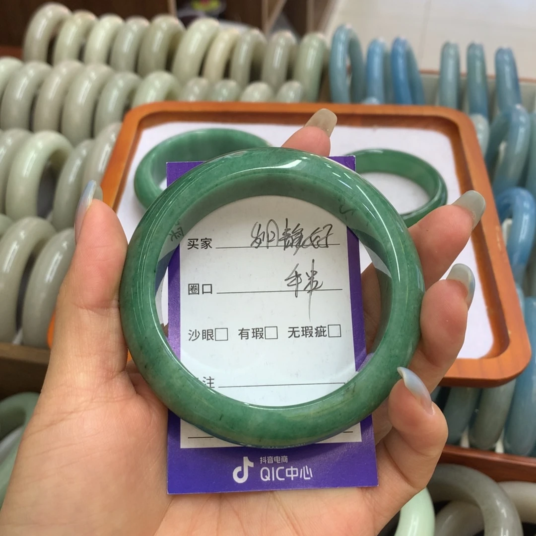 ゞ***ゞ未镶嵌手镯石英质玉