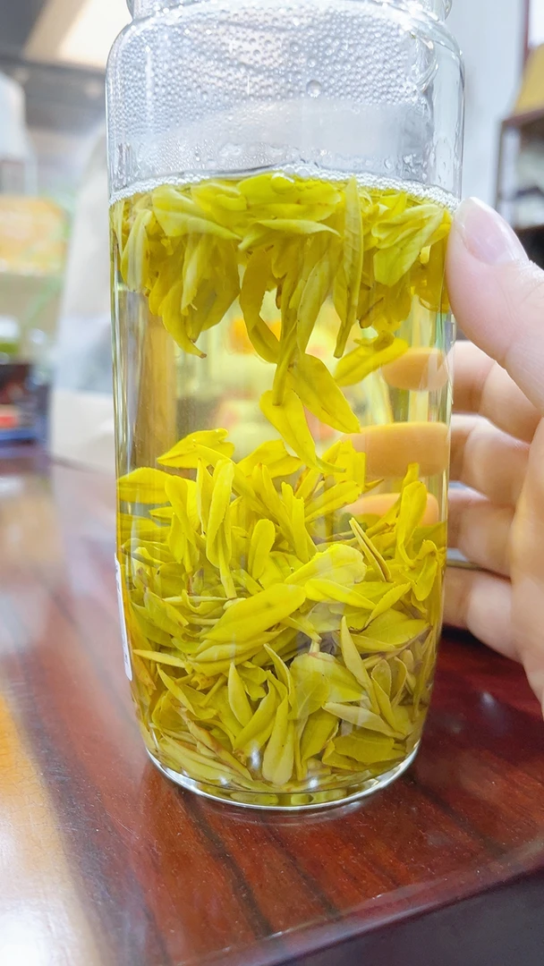 1.2.0花果香安吉黄茶茶片，口感鲜甜！茶汤醇厚！汤亮500克送保温壶