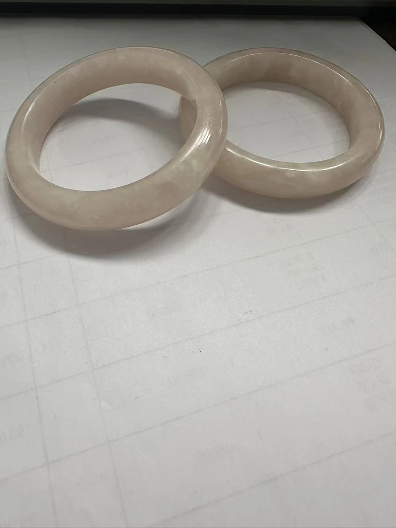 藕粉和田玉手镯【多样性发其一】瑕疵