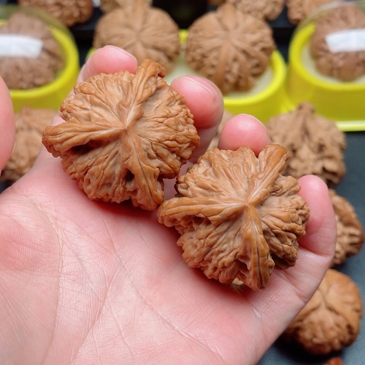 文玩核桃吊坠麦穗虎头三棱42×42×41