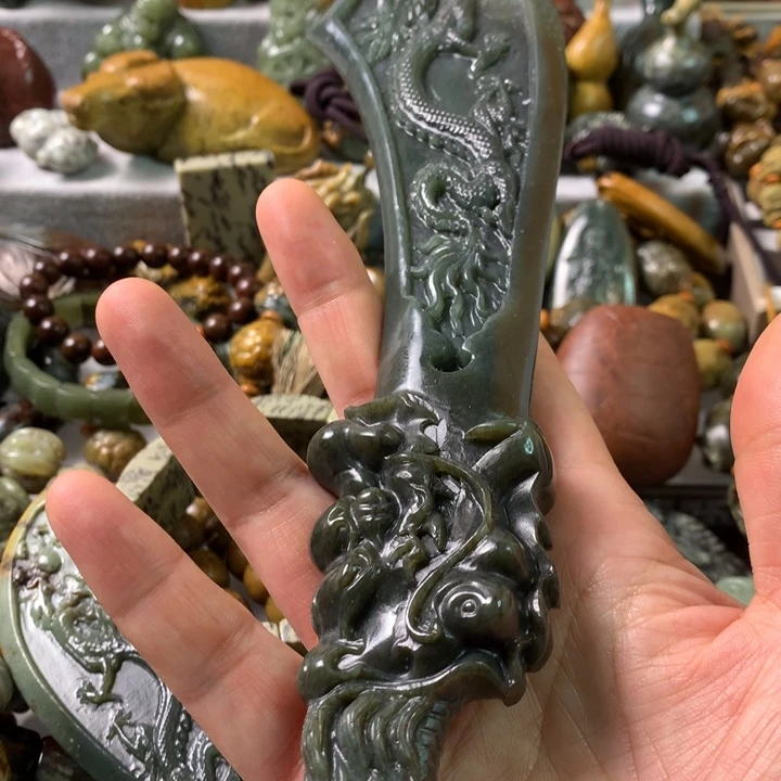 未镶嵌岫岩河磨玉（透闪石质玉）把件