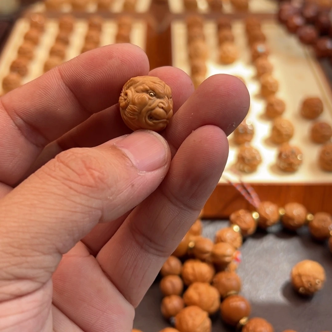 1.7尺寸苏工镶嵌系列生肖羊恶僧