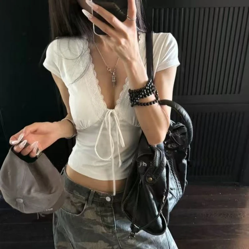 现货！2025夏季新款法式纯欲性感V领系带蕾丝花边拼接显瘦辣妹上衣