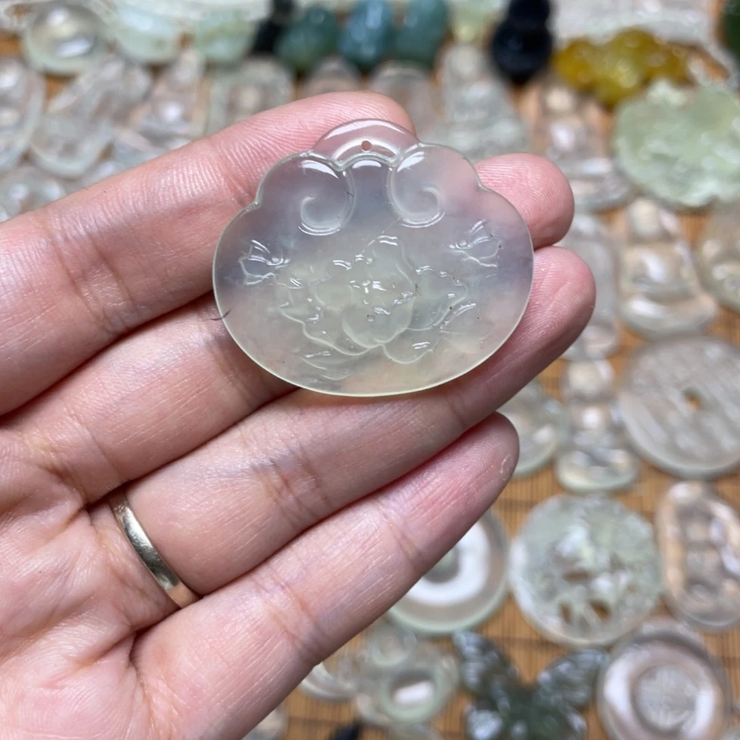 未镶嵌蛇纹石玉颈饰