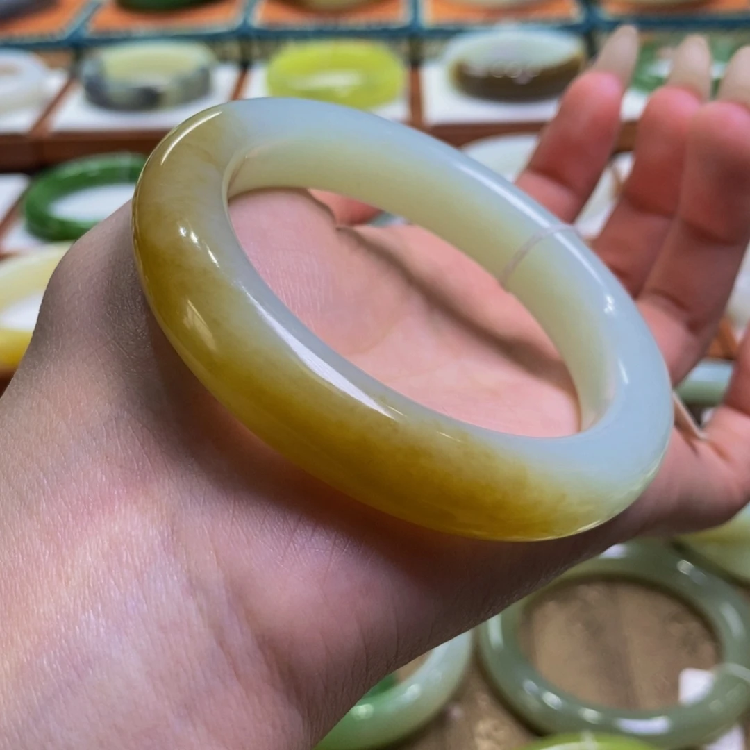 和田玉手镯未镶嵌且末高青白半山水带糖56-57